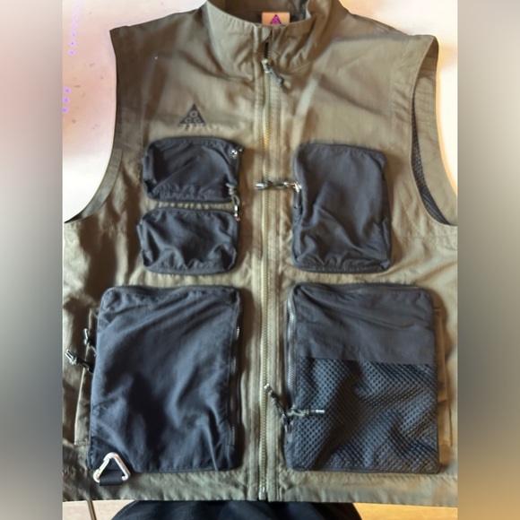 Nike ACG Tactical Vest - Picture 7 of 8